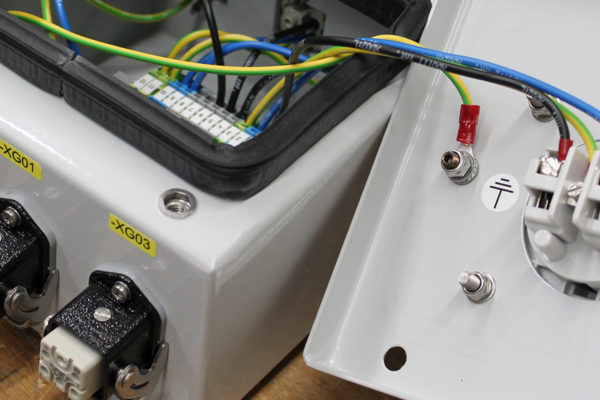 Schaltschrankverdrahtung und Montagearbeiten