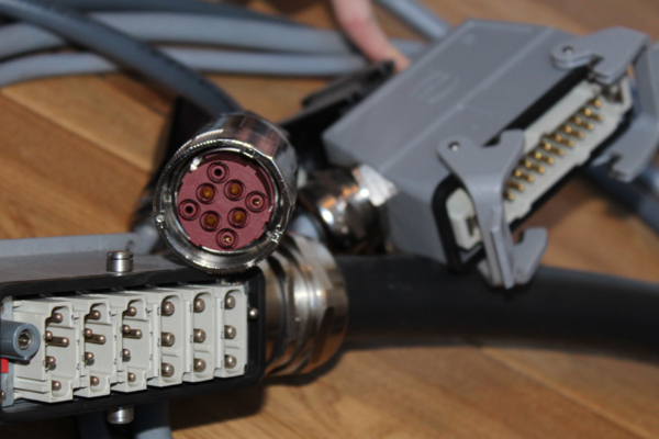 Roboterleitungen – schleppketten- und torsionsfest